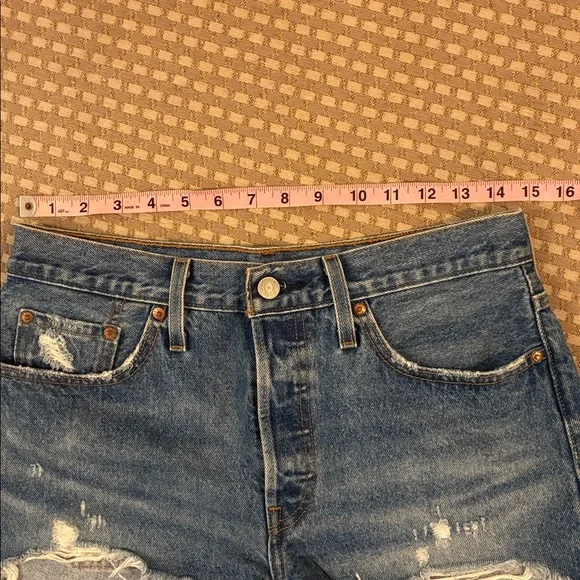 Levi’s cutoff shorts - Picture 4 of 7